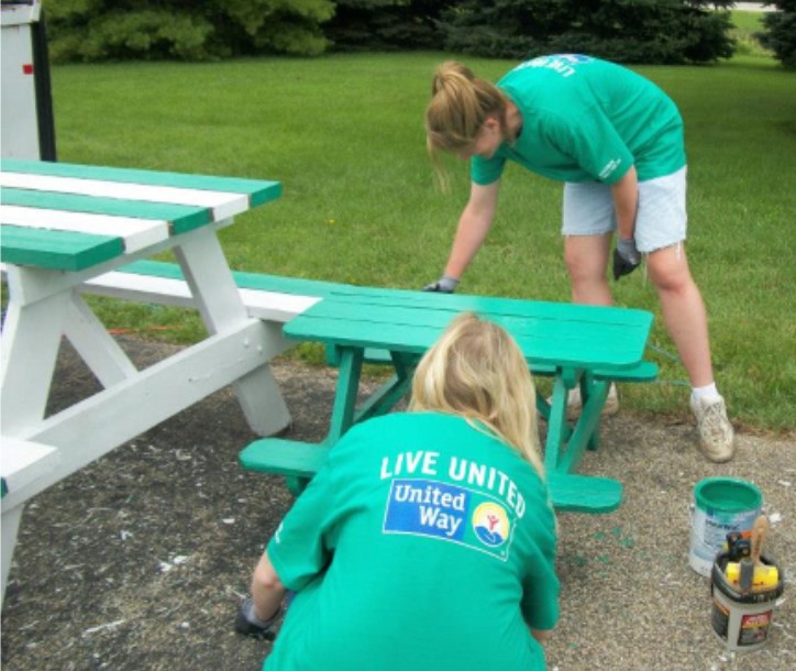 Volunteers setting up picnic table